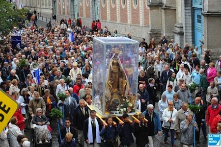 VALENCIENNES : Une procession ancestrale : LE TOUR DU St CORDON,